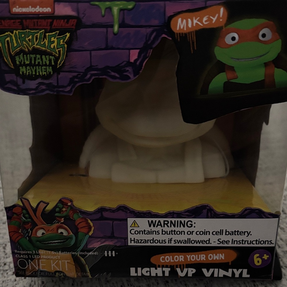 Nickelodeon Teenage Mutant Ninja Turtles Mikey Color-Your-Own Light Up Vinyl